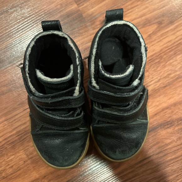 Toddler Black Velcro UGG Shoes - Picture 4 of 12